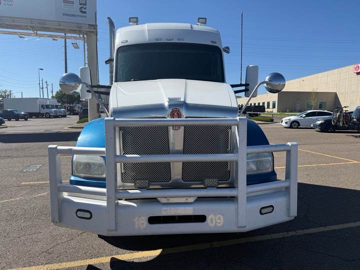 2016 Kenworth T880 52" Mid Roof Sleeper, exterior photo 2
