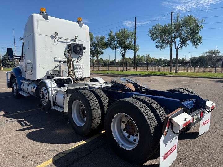 2016 Kenworth T880 52" Mid Roof Sleeper, exterior photo 5