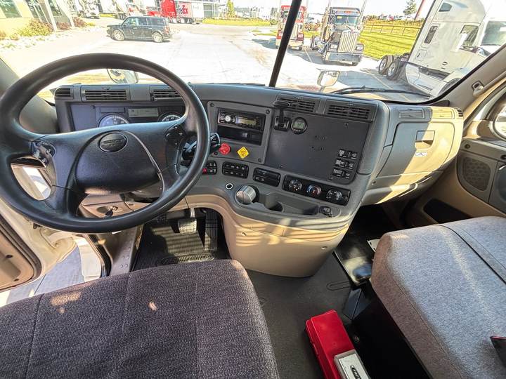 2017 Freightliner CA12564DC Day Cab, interior photo 5