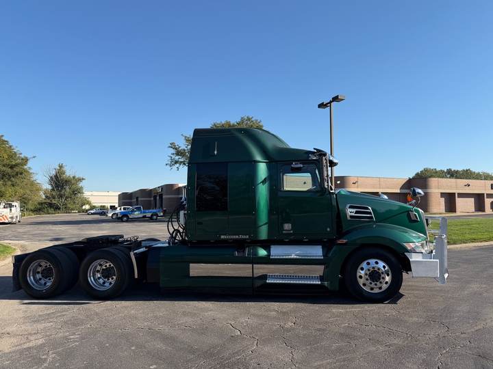 2017 Western Star 5700XE 70" Mid Roof Sleeper, exterior photo 3