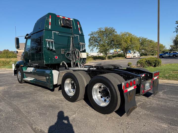 2017 Western Star 5700XE 70" Mid Roof Sleeper, exterior photo 6