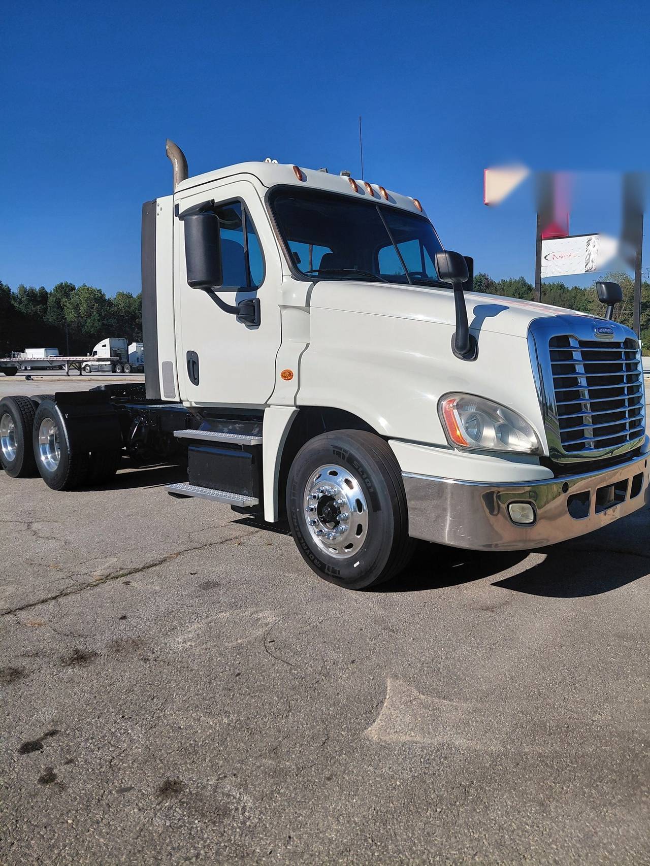 2018 Freightliner PT126064S T Day Cab, exterior photo 1