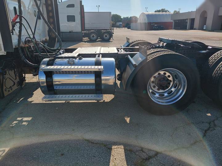 2018 Freightliner PT126064S T Day Cab, exterior photo 4