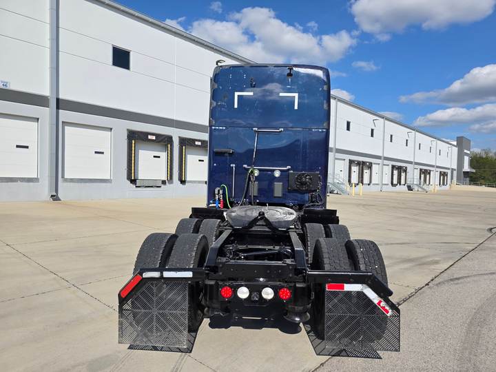 2018 Kenworth T680 76" Raised Roof Sleeper, exterior photo 6