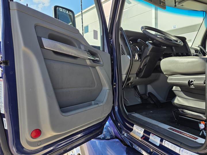 2018 Kenworth T680 76" Raised Roof Sleeper, interior photo 7