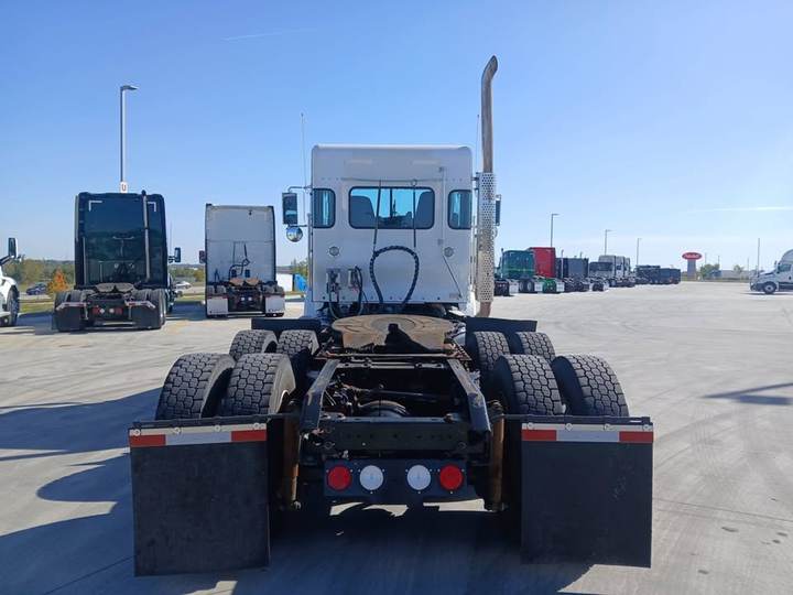 2018 Kenworth T800 Day Cab, exterior photo 3