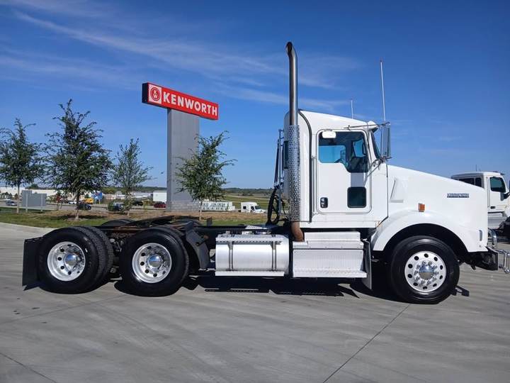 2018 Kenworth T800 Day Cab, exterior photo 5