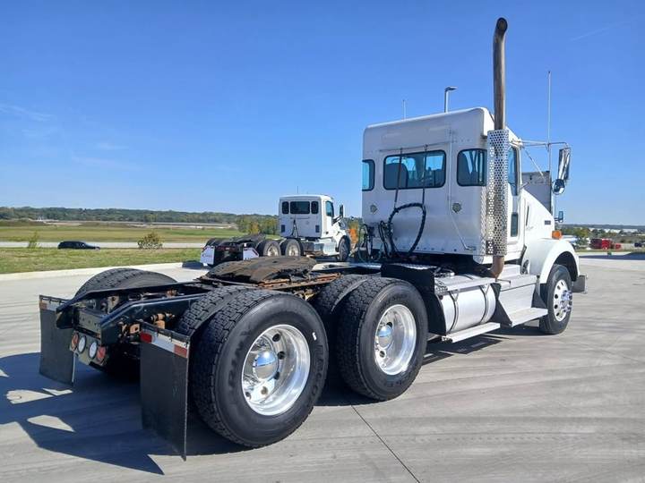 2018 Kenworth T800 Day Cab, exterior photo 6