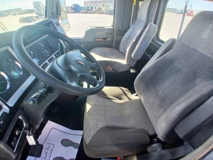 2018 Kenworth T800 Day Cab, interior photo 7