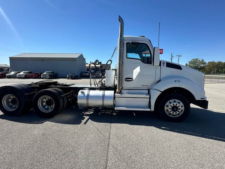 2018 Kenworth T880 Day Cab, exterior photo 4