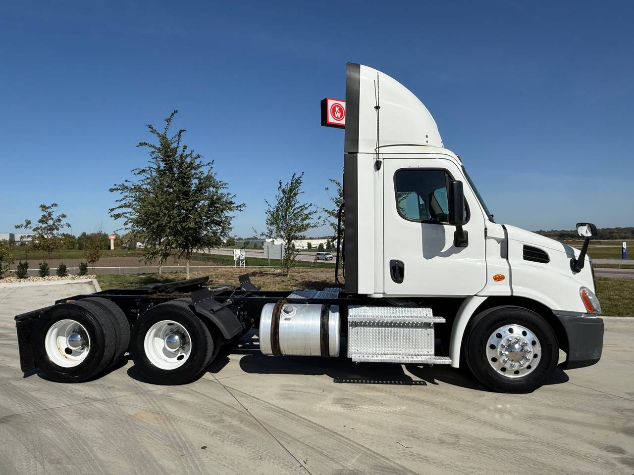2019 Freightliner CA11364DC Day Cab, exterior photo 1