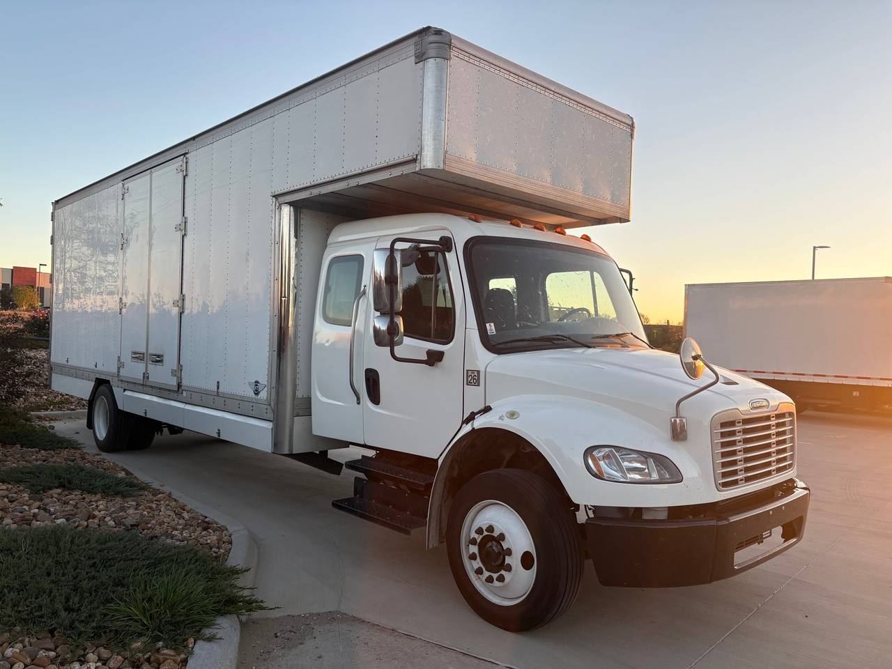 2019 Freightliner M2-106 Box Truck, exterior photo 1