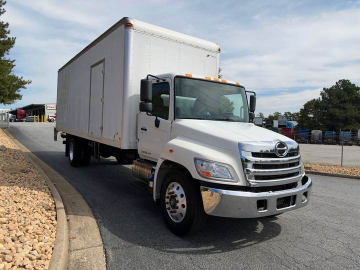 2019 Hino 268A Box Truck, exterior photo 3