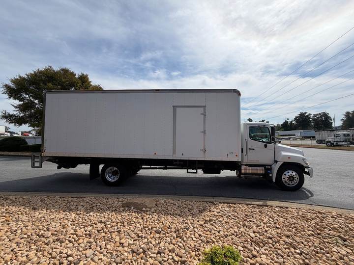 2019 Hino 268A Box Truck, exterior photo 4