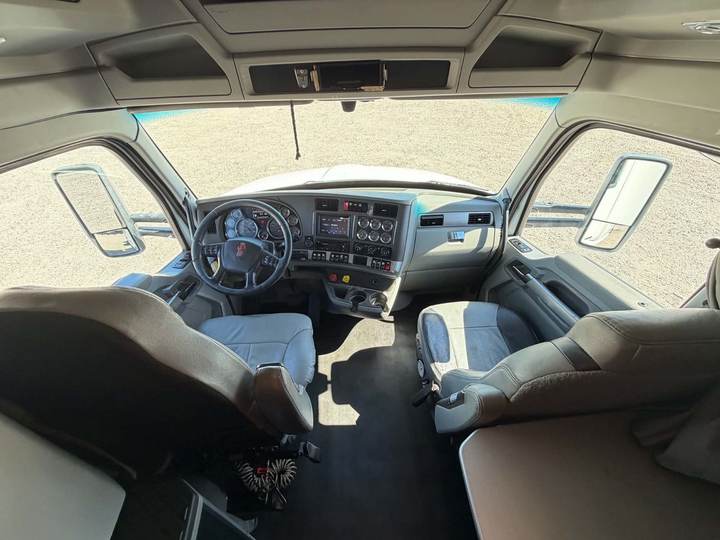 2019 Kenworth T680 76" Mid Roof Sleeper, interior photo 7