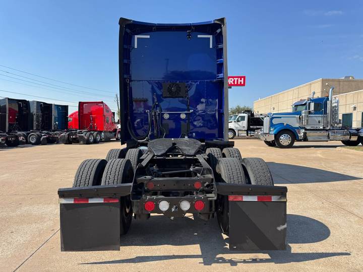 2019 Kenworth T680 76" Raised Roof Sleeper, exterior photo 4
