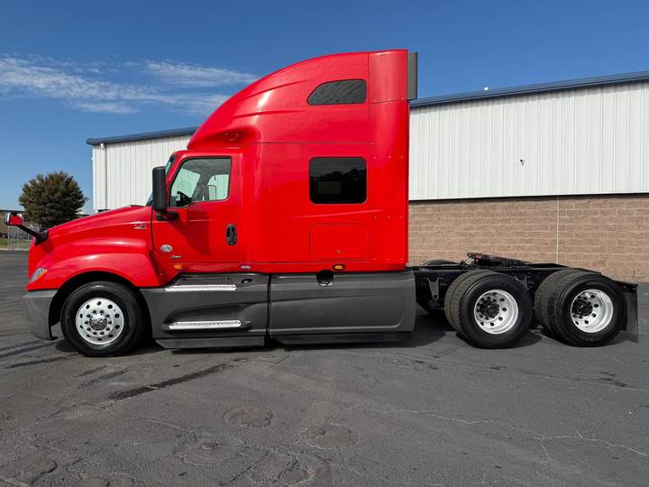 2020 International LT625 73" Raised Roof Sleeper, exterior photo 3