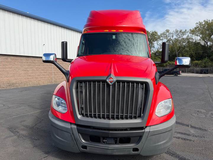 2020 International LT625 73" Raised Roof Sleeper, exterior photo 4