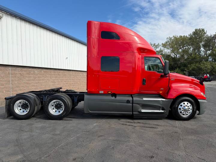 2020 International LT625 73" Raised Roof Sleeper, exterior photo 5