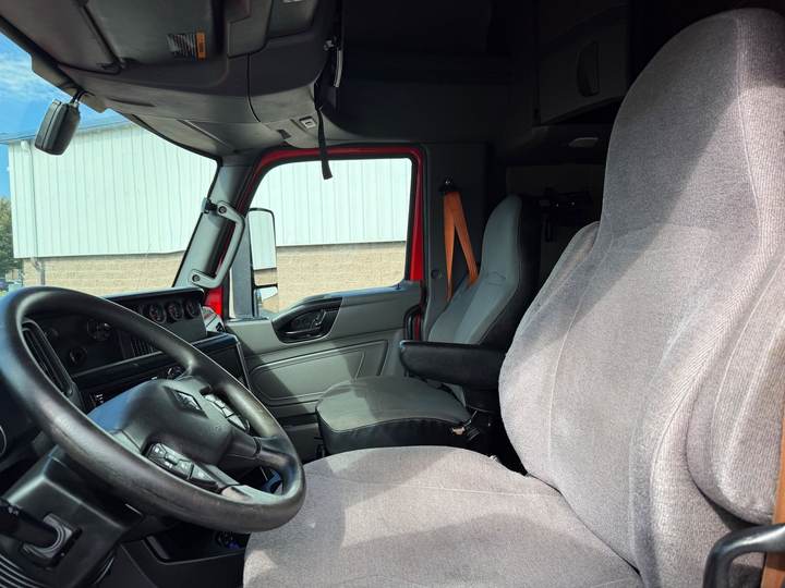 2020 International LT625 73" Raised Roof Sleeper, interior photo 7