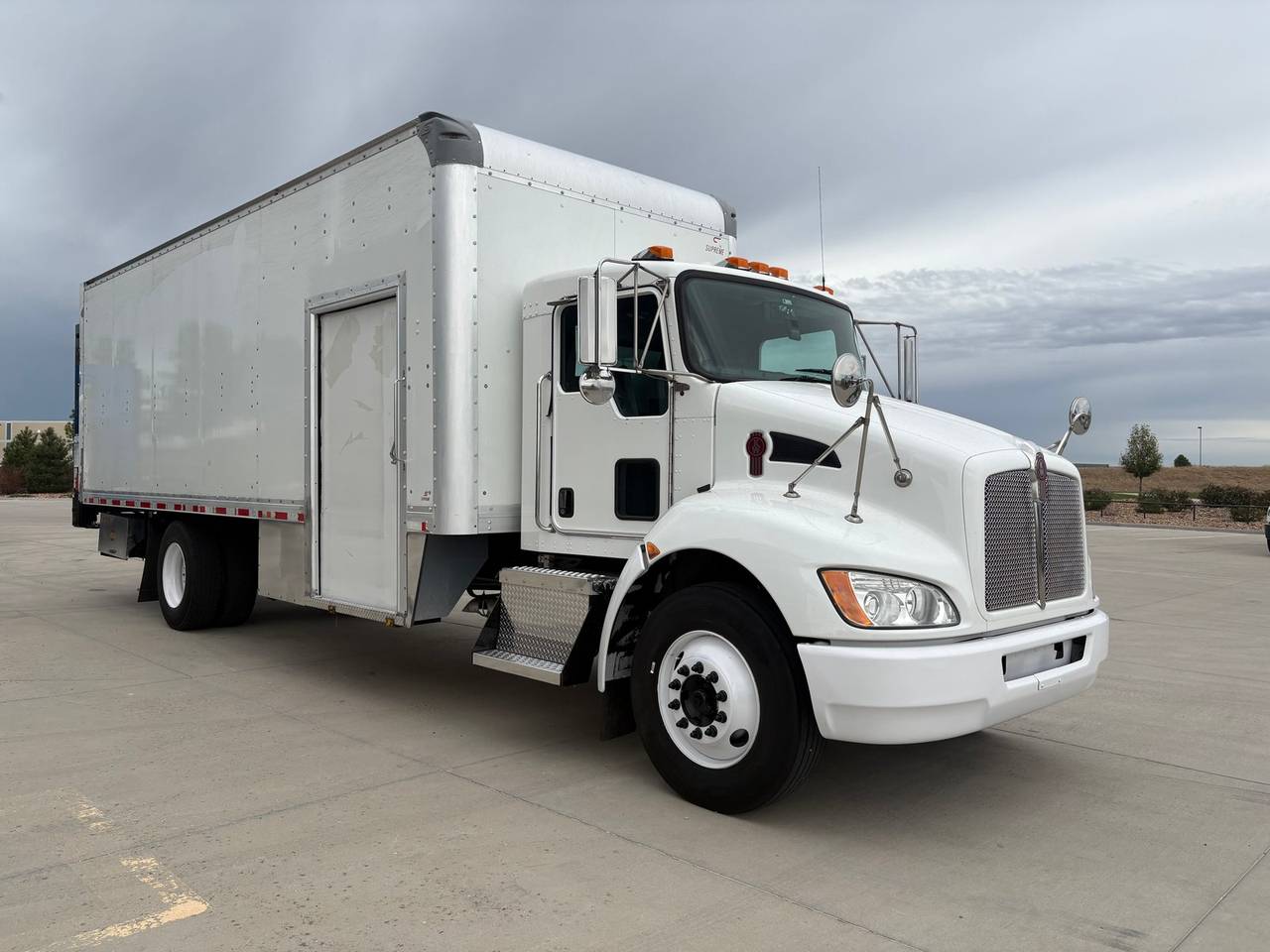 2020 Kenworth T270 Box Truck, exterior photo 1