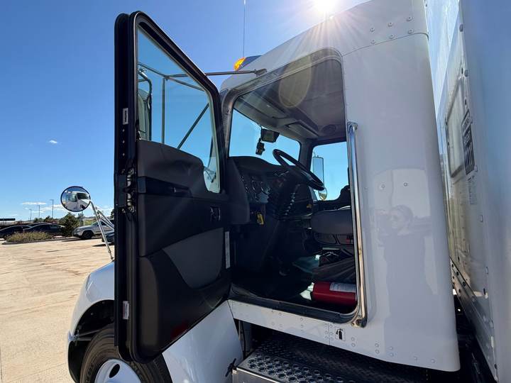 2020 Kenworth T270 Box Truck, exterior photo 4