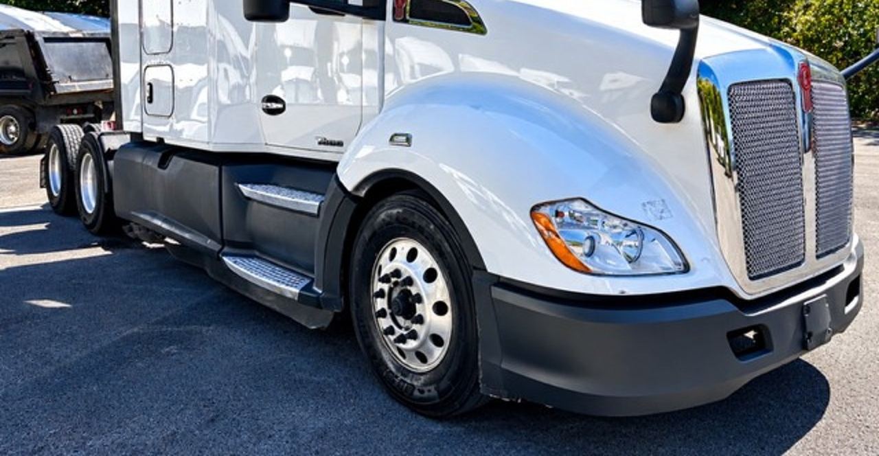 2020 Kenworth T680 76" Sleeper, 15 Available, exterior photo 1