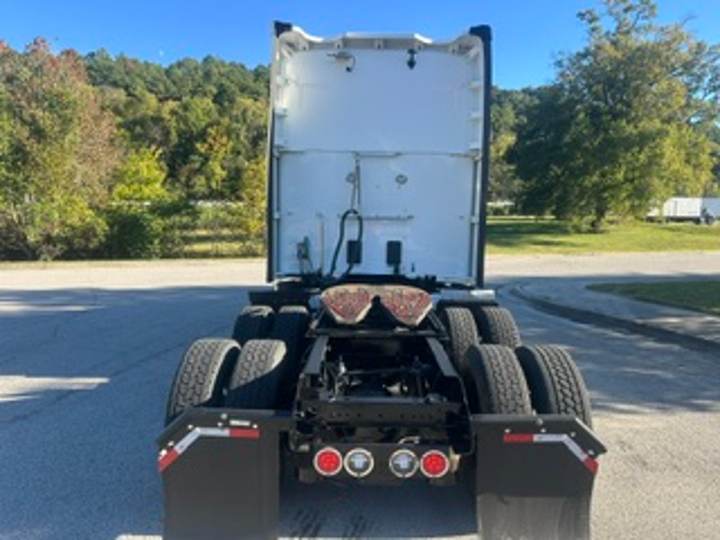 2020 Kenworth T680 76" Raised Roof Sleeper, exterior photo 3