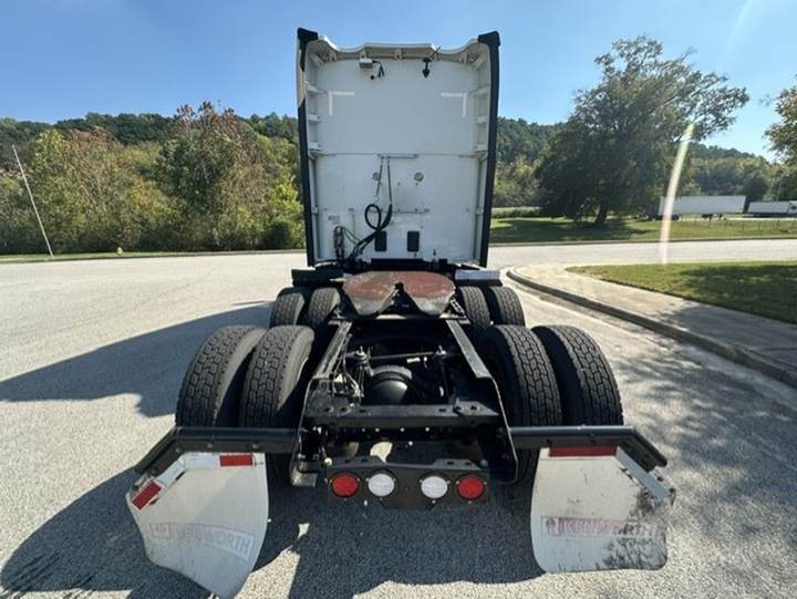 2020 Kenworth T680 76" Raised Roof Sleeper, exterior photo 3