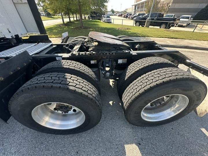2020 Kenworth T680 76" Raised Roof Sleeper, exterior photo 6