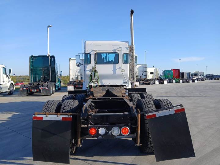 2020 Kenworth T800 Day Cab, exterior photo 3