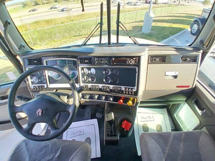 2020 Kenworth T800 Day Cab, interior photo 5