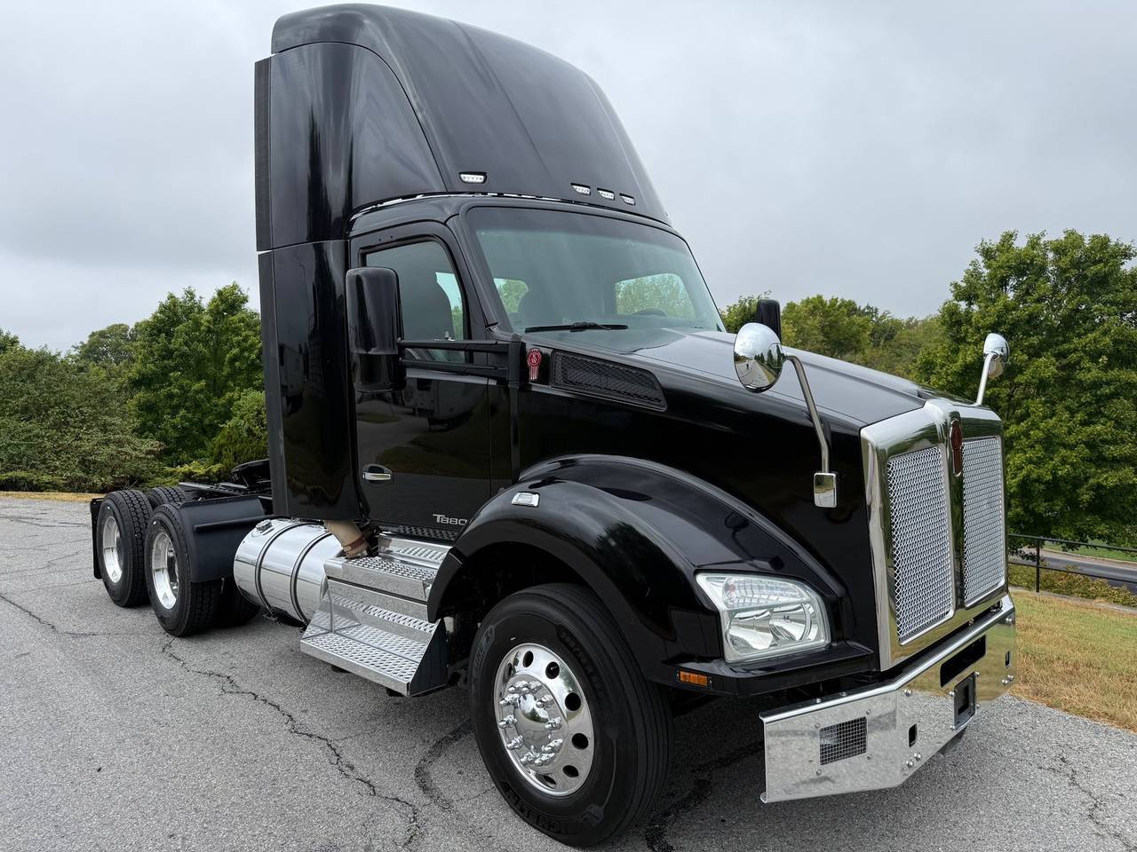 2020 Kenworth T880 Day Cab, exterior photo 1