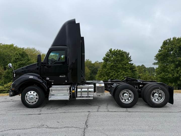 2020 Kenworth T880 Day Cab, exterior photo 4