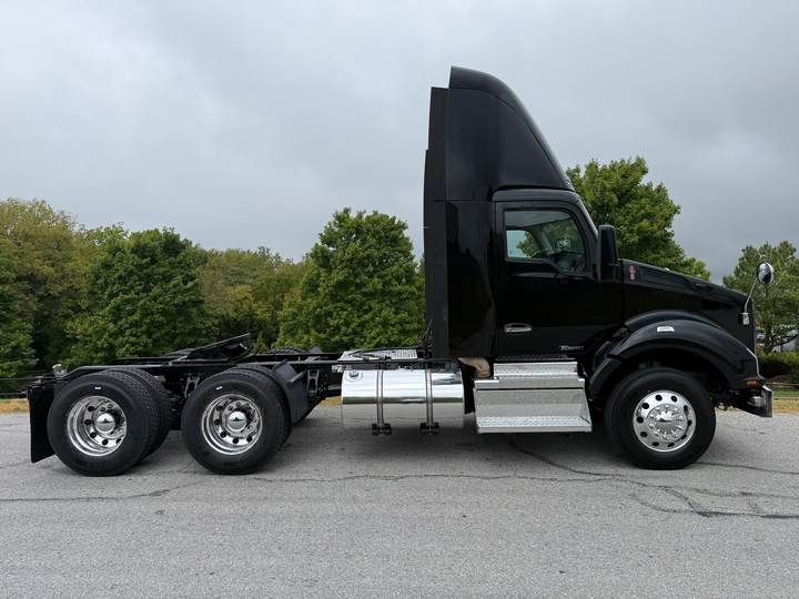 2020 Kenworth T880 Day Cab, exterior photo 7