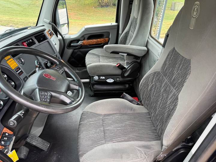 2020 Kenworth T880 Day Cab, interior photo 8