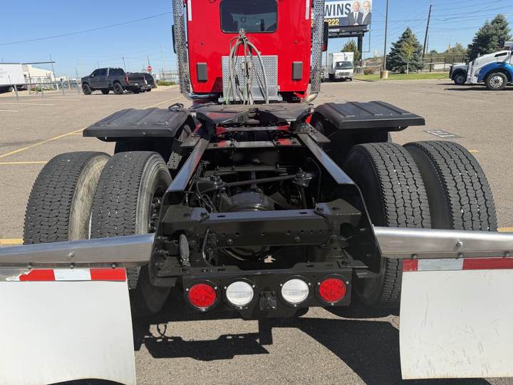 2020 Kenworth T880 Day Cab, exterior photo 3
