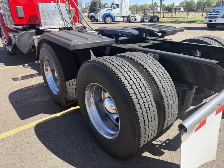 2020 Kenworth T880 Day Cab, exterior photo 4