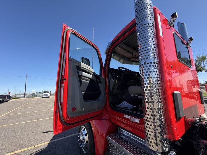 2020 Kenworth T880 Day Cab, exterior photo 7