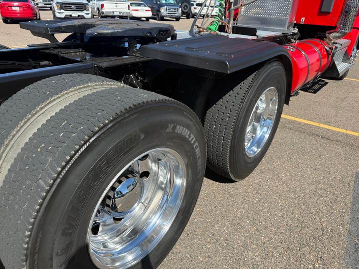 2020 Kenworth T880 Day Cab, exterior photo 4