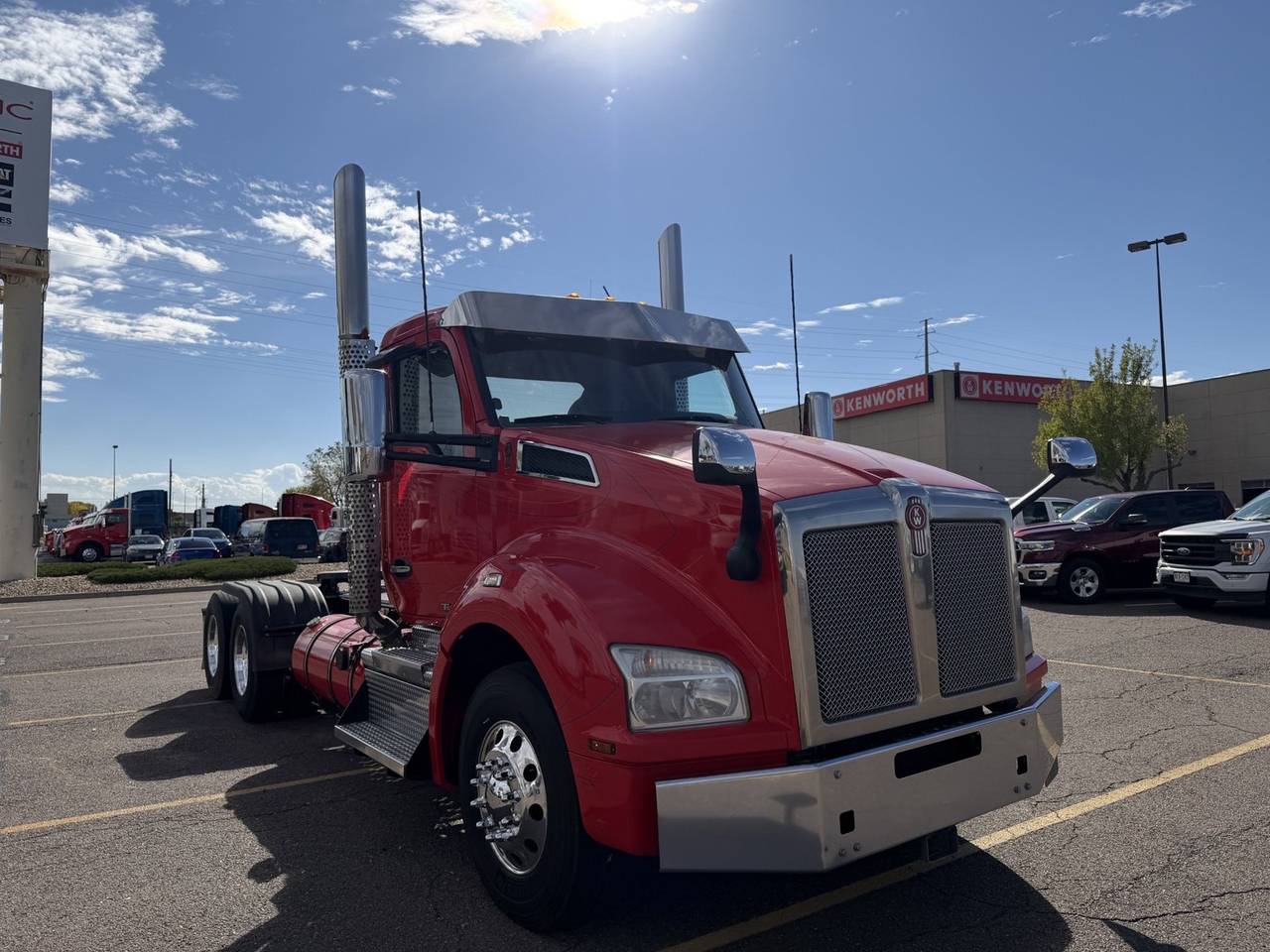 2020 Kenworth T880 Day Cab, exterior photo 1