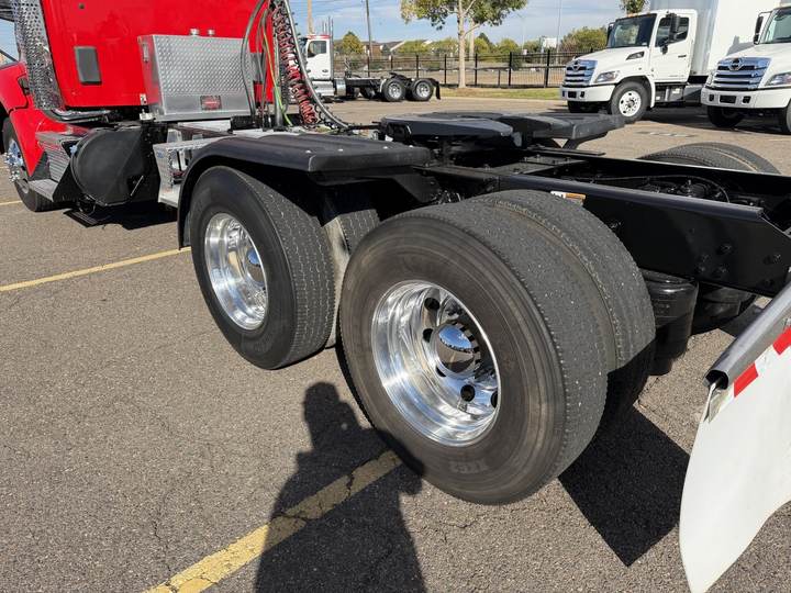 2020 Kenworth T880 Day Cab, exterior photo 4