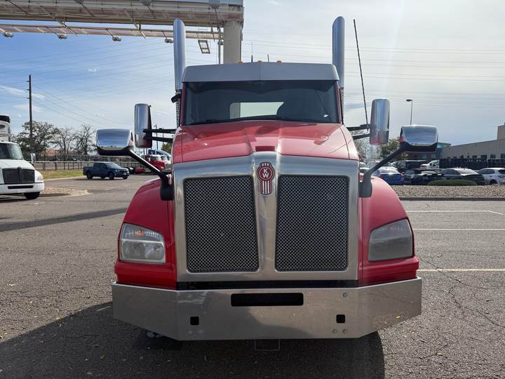 2020 Kenworth T880 Day Cab, exterior photo 3