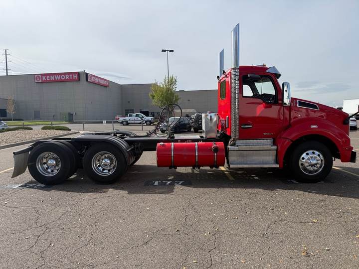 2020 Kenworth T880 Day Cab, exterior photo 4