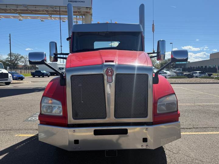 2020 Kenworth T880 Day Cab, exterior photo 2