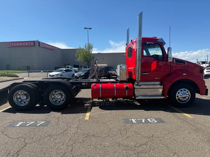 2020 Kenworth T880 Day Cab, exterior photo 4