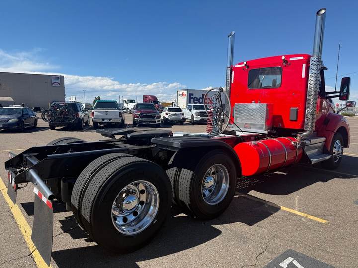 2020 Kenworth T880 Day Cab, exterior photo 5