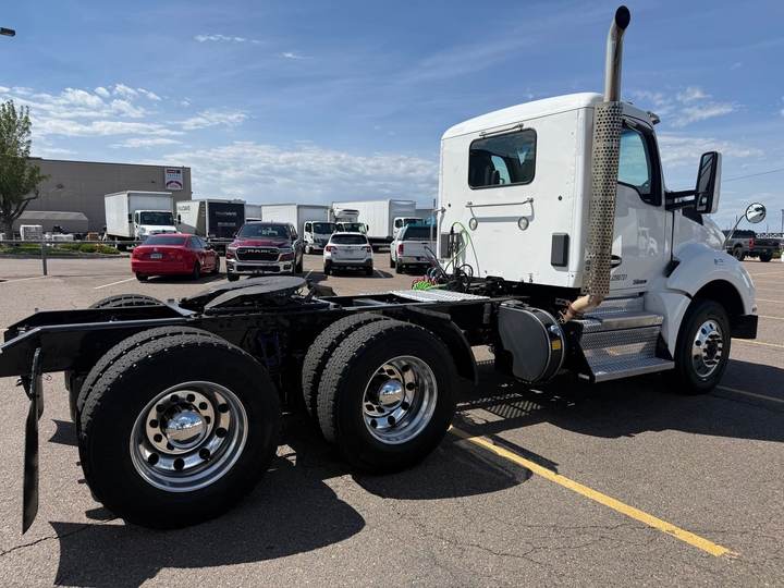 2020 Kenworth T880 Day Cab, exterior photo 5