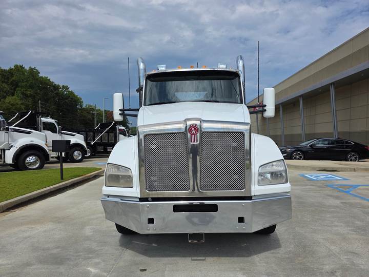 2020 Kenworth T880 Day Cab, exterior photo 1