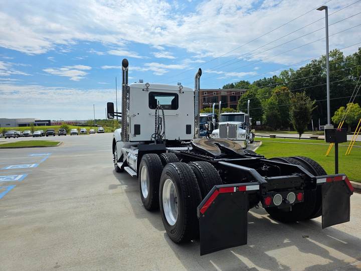 2020 Kenworth T880 Day Cab, exterior photo 4